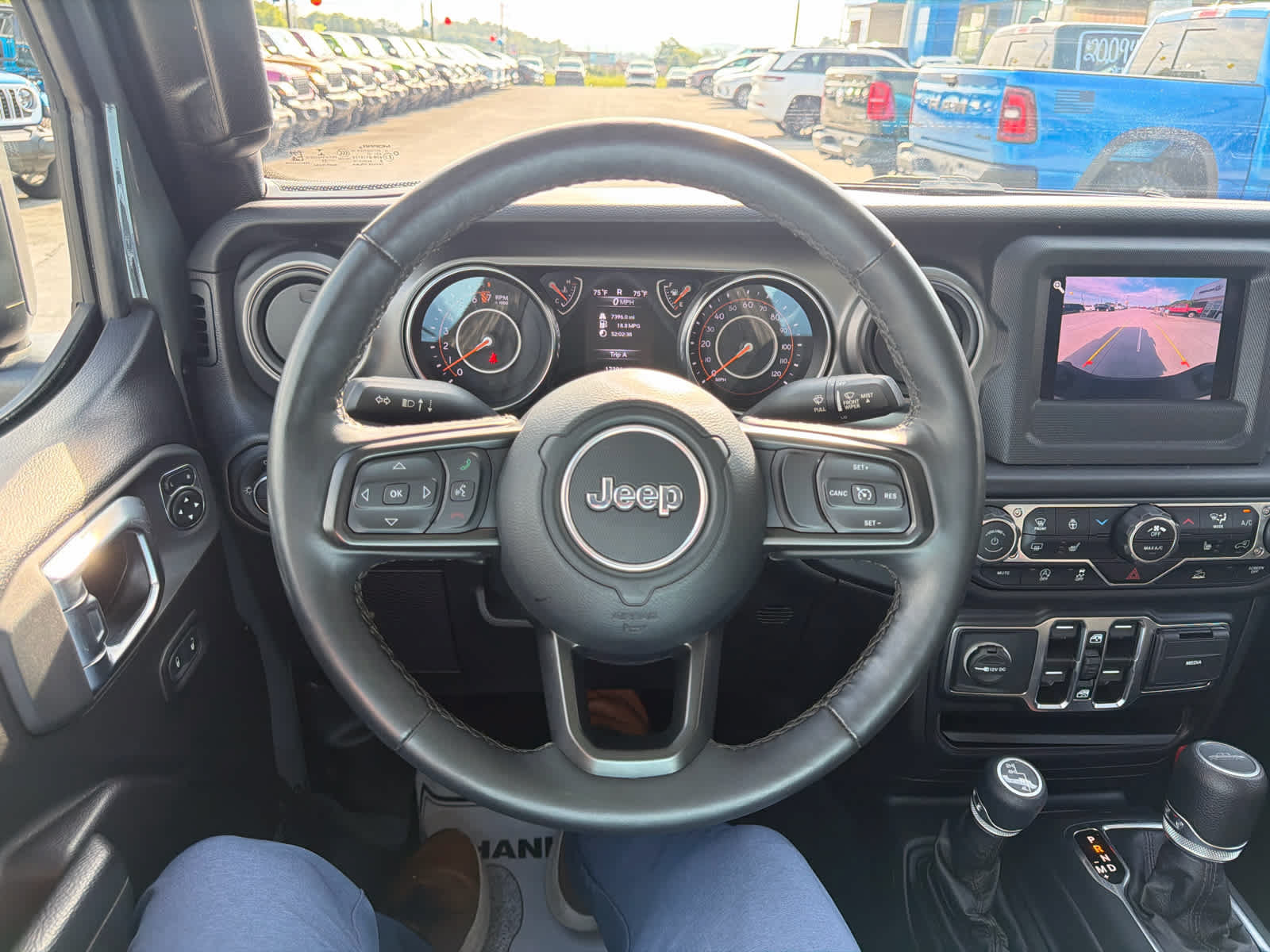 Used 2022 Jeep Gladiator Sport AWD/4WD image 15