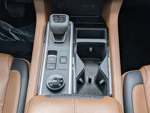 Used 2024 Nissan Pathfinder Platinum image 18