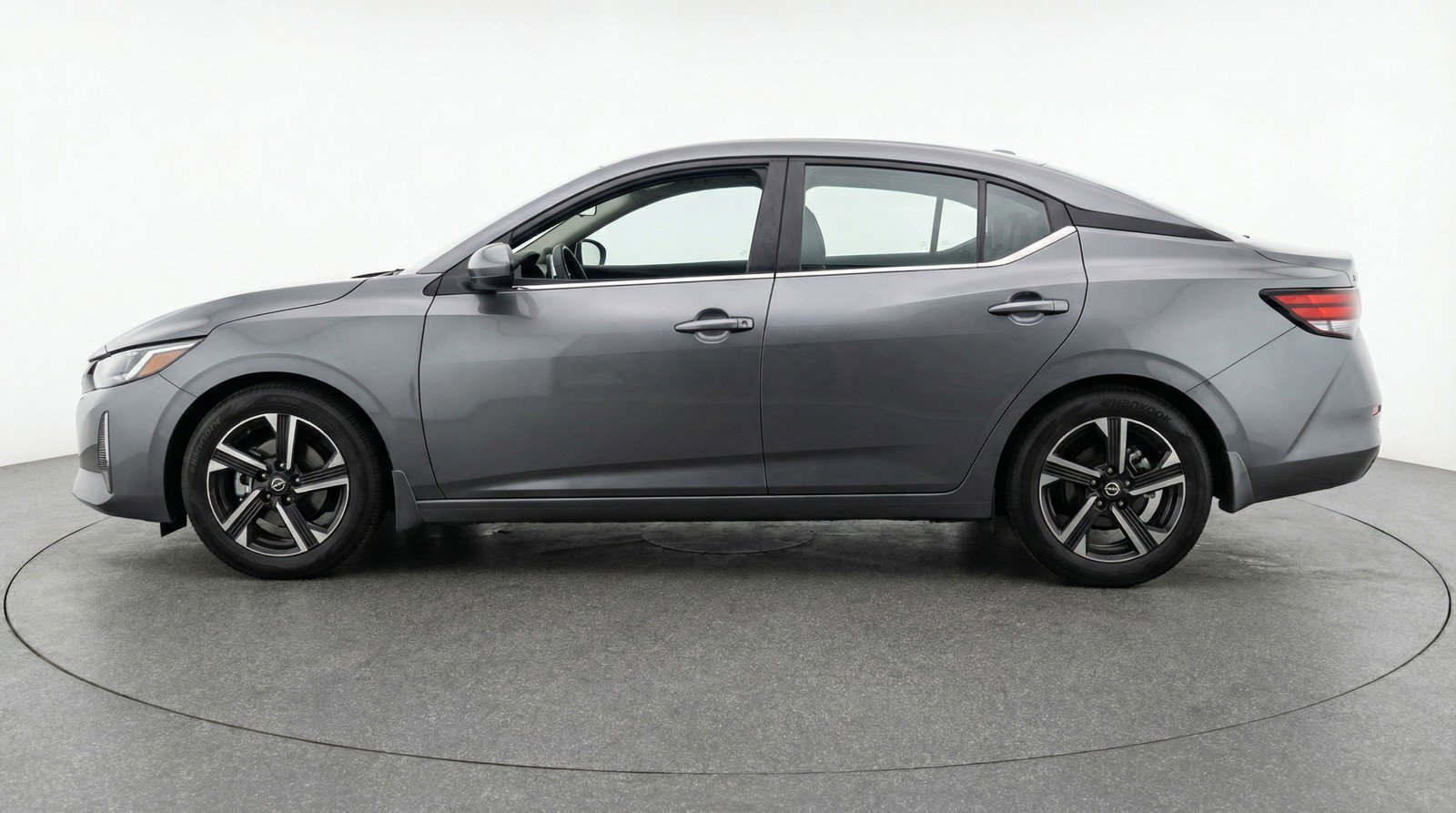 Used 2025 Nissan Sentra SV FWD image 3