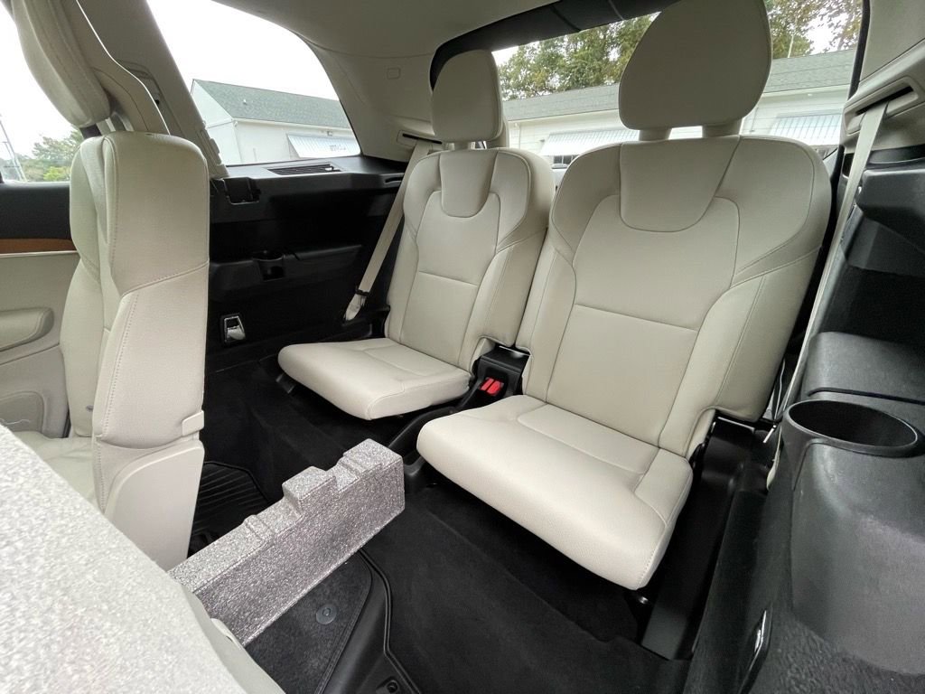 Used 2022 Volvo XC90 T6 Momentum w/ Advanced Package image 27