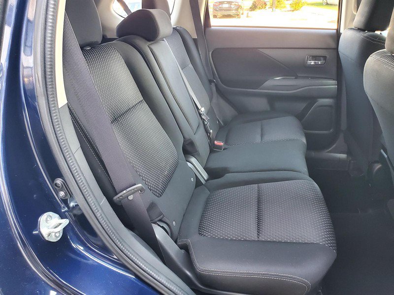 Used 2016 Mitsubishi Outlander SE AWD/4WD image 14