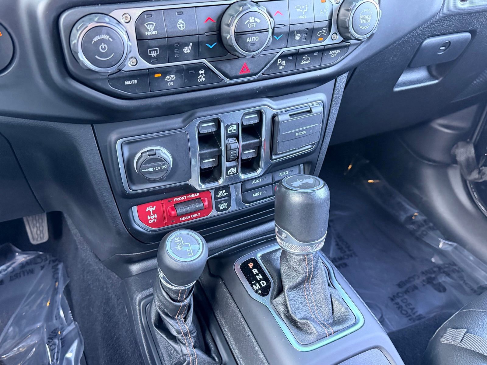 Used 2021 Jeep Wrangler Unlimited Rubicon w/ Trailer Tow Package image 43