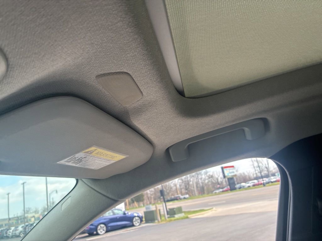 Used 2020 Volvo XC40 T5 Momentum image 12