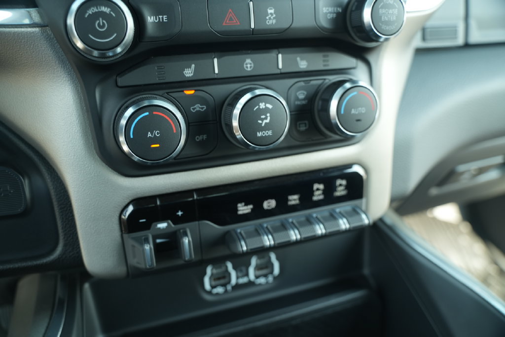 Used 2021 RAM 3500 Laramie w/ Cold Weather Group AWD/4WD image 37