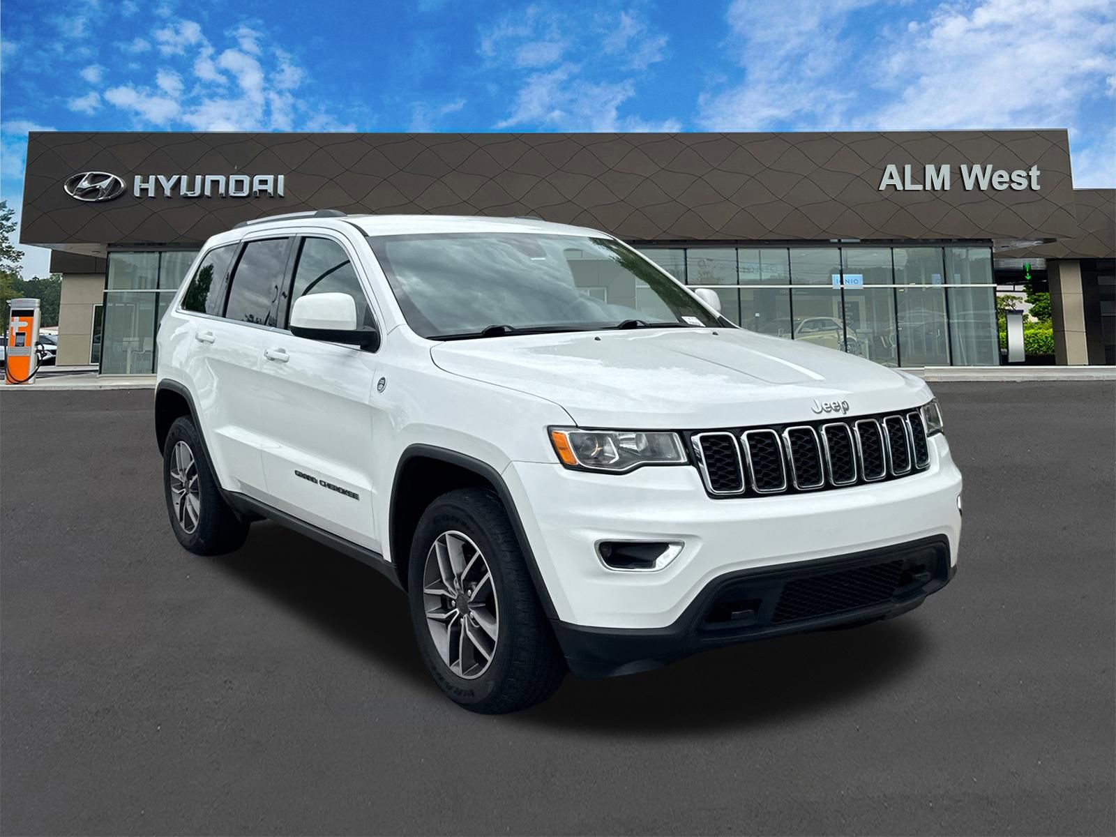 Used 2020 Jeep Grand Cherokee Laredo w/ Quick Order Package 2BN North AWD/4WD image 3