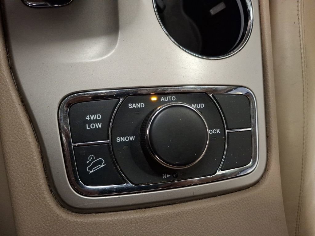 Used 2015 Jeep Grand Cherokee Limited w/ Luxury Group II image 30