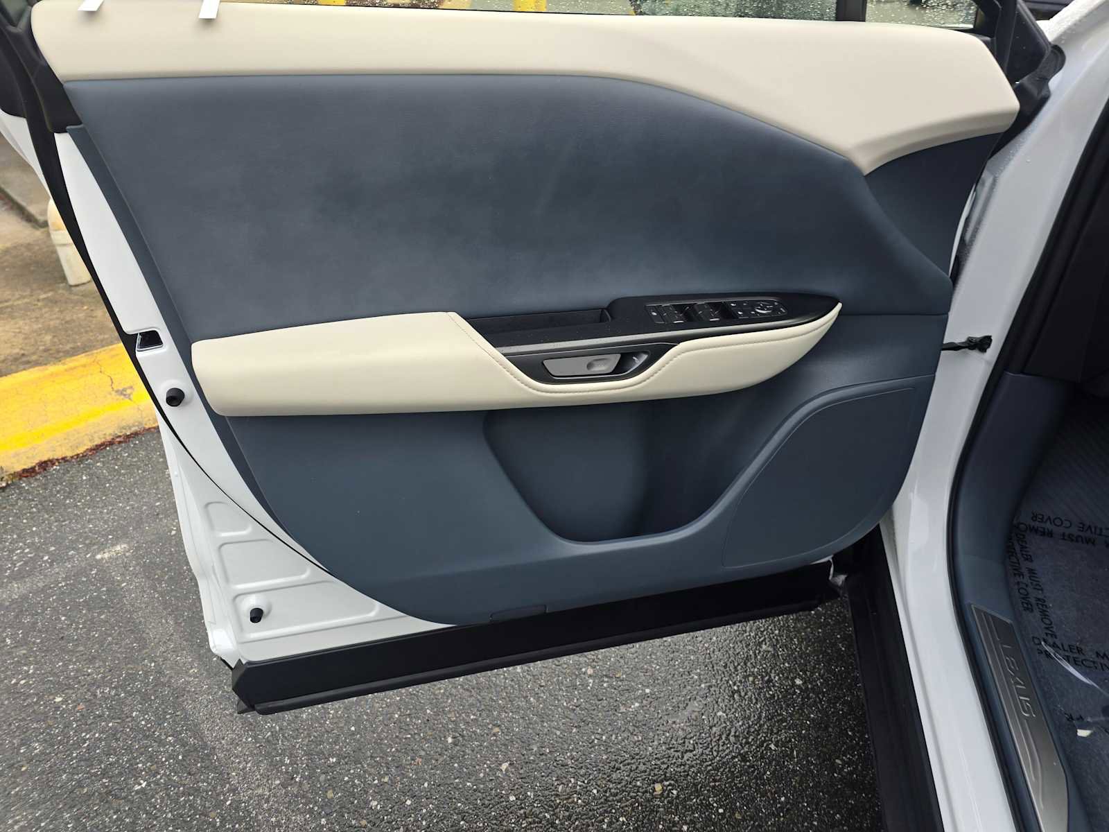 Certified 2025 Lexus RZ 300e image 22