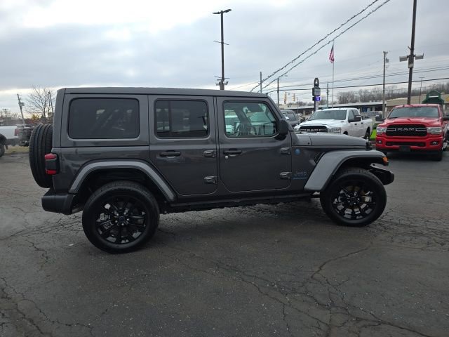 Used 2025 Jeep Wrangler Unlimited Sahara w/ Safety Group image 7