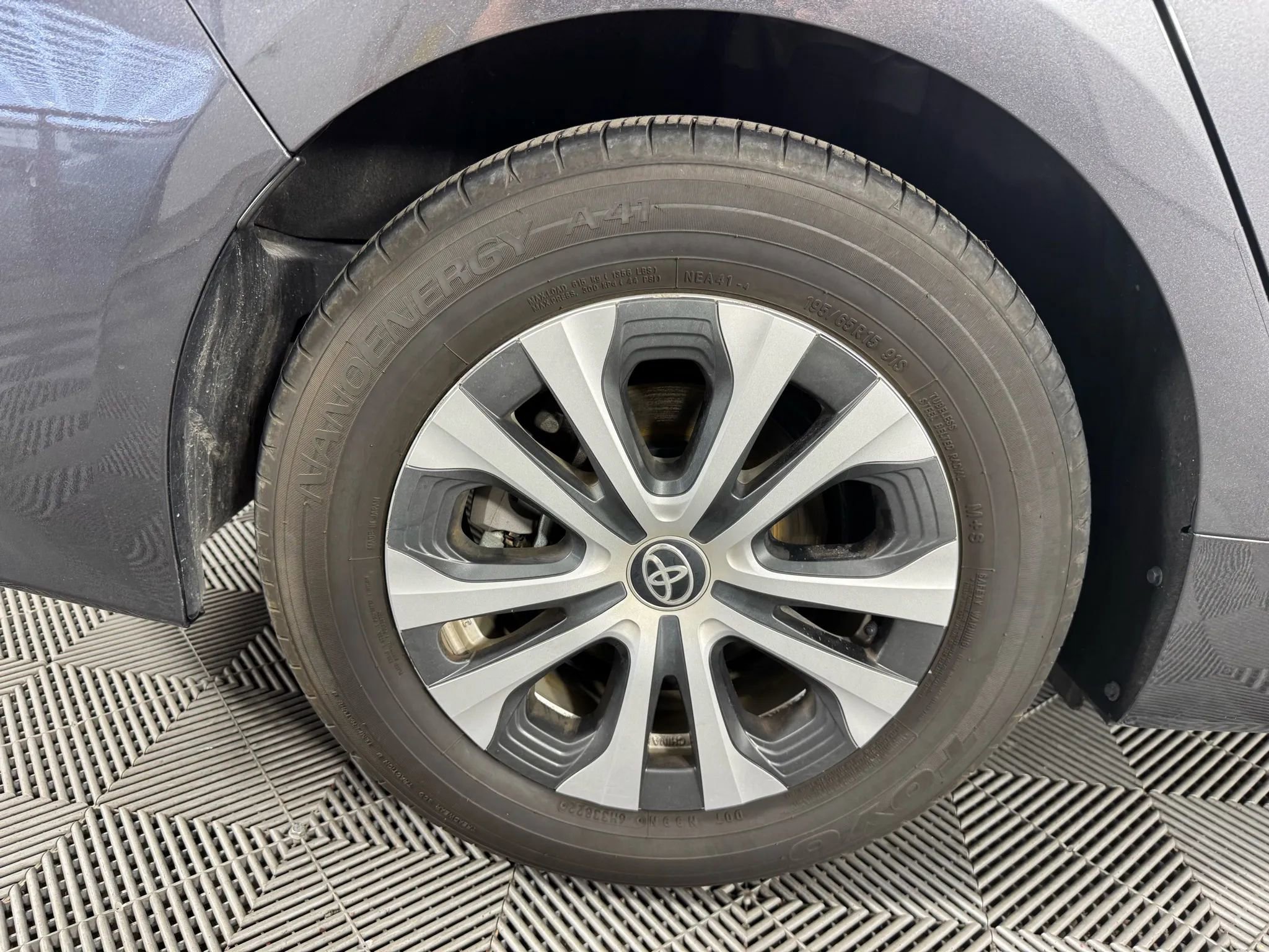 Used 2022 Toyota Prius Prime LE FWD image 43