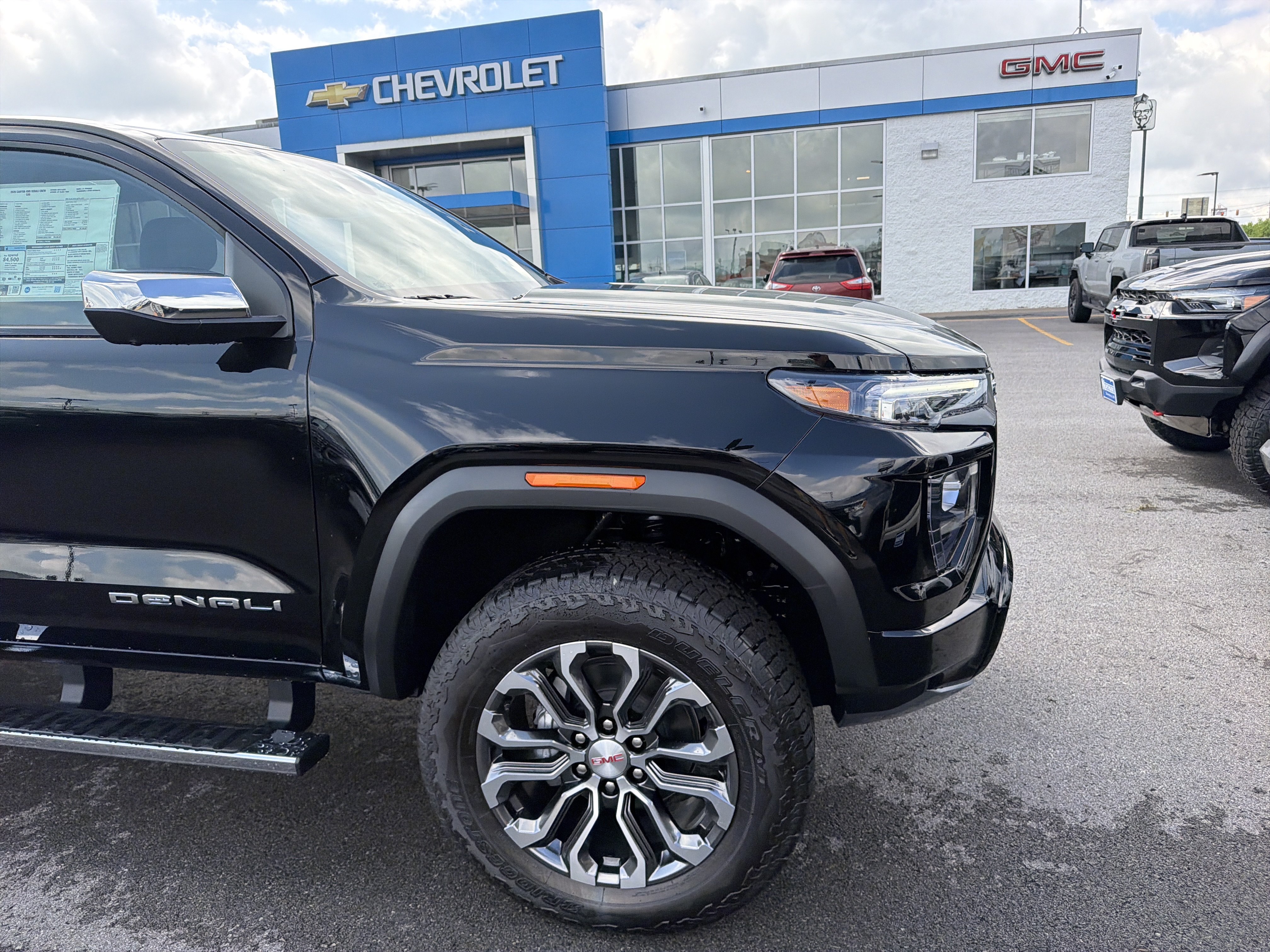 New 2026 GMC Canyon Denali AWD/4WD image 4