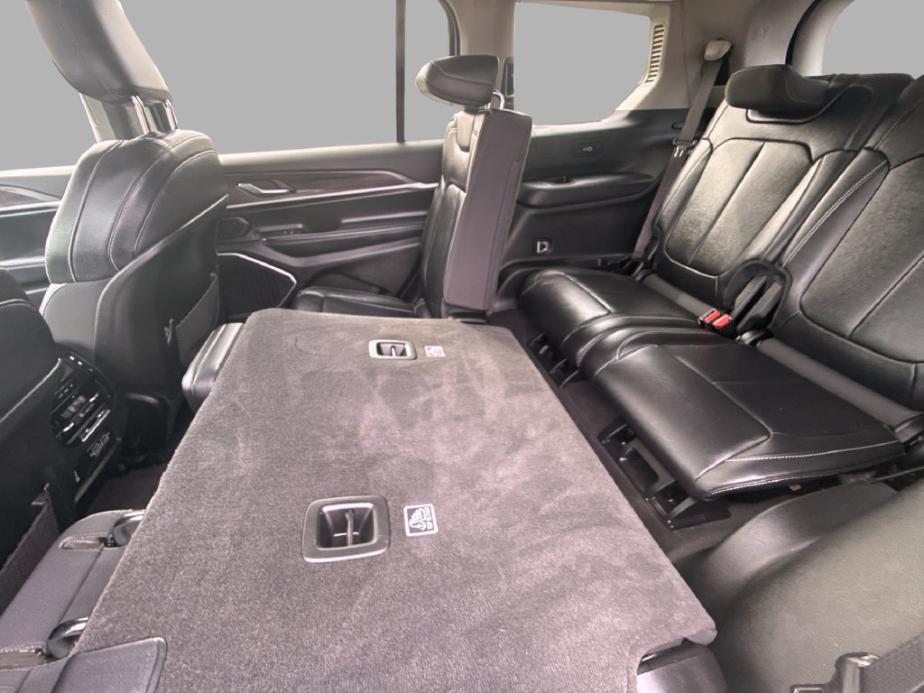 Used 2022 Jeep Grand Cherokee L Limited AWD/4WD image 17