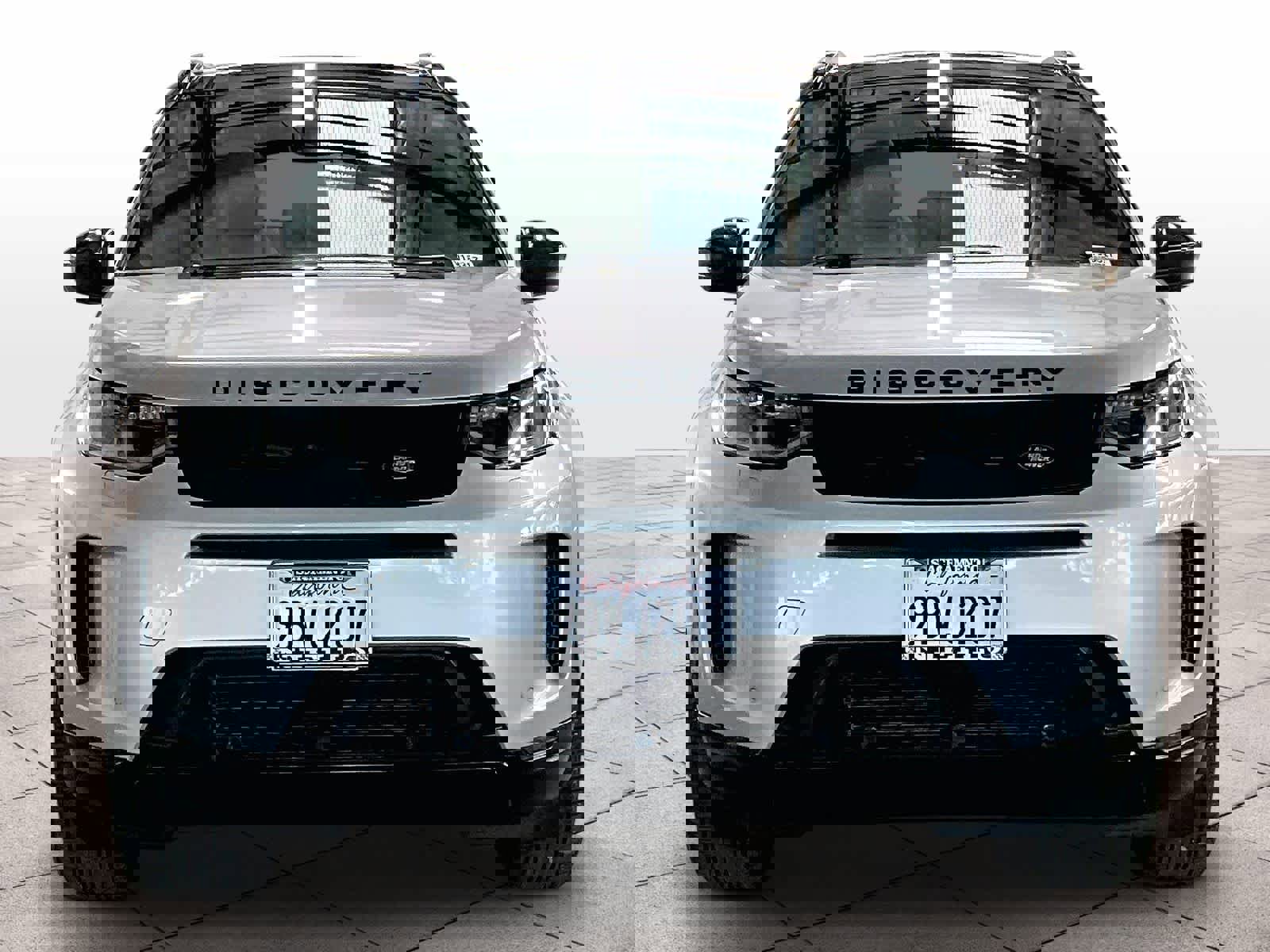 Used 2023 Land Rover Discovery Sport SE image 3