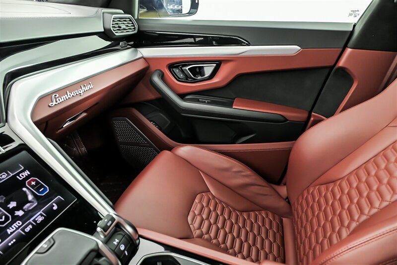 Used 2019 Lamborghini Urus AWD/4WD image 33