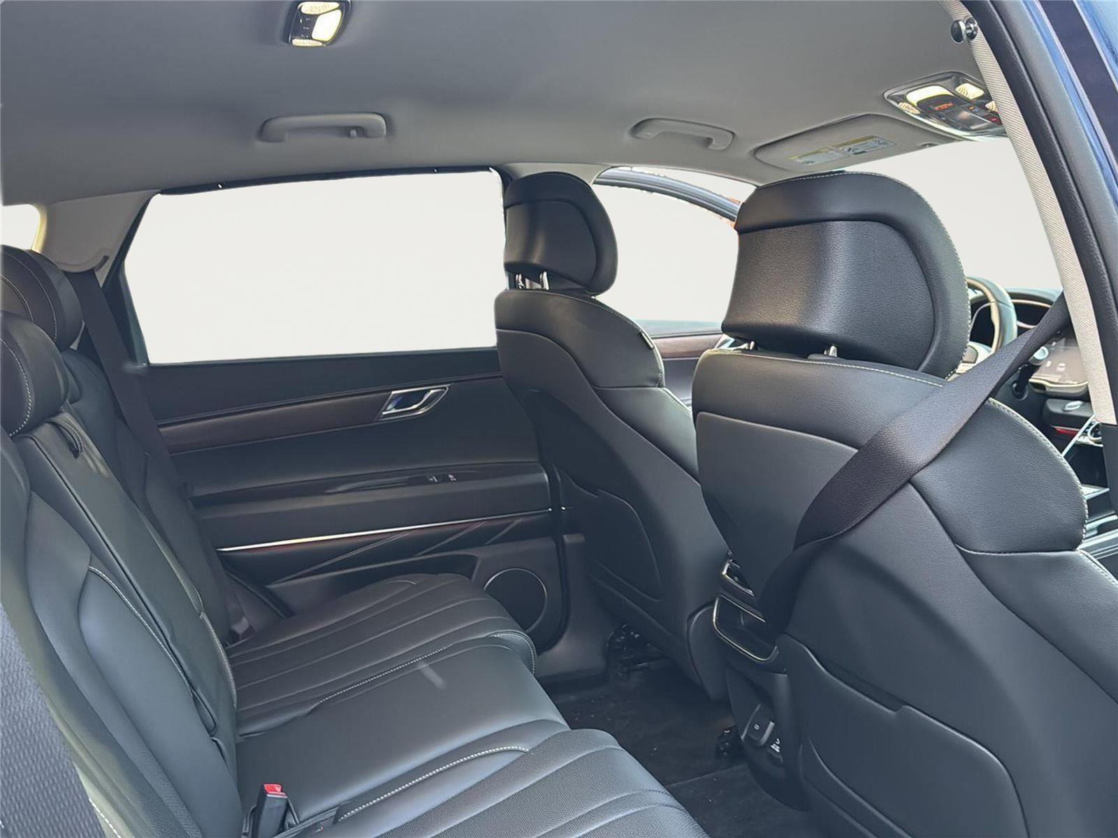 Used 2023 Genesis GV80 2.5T image 33