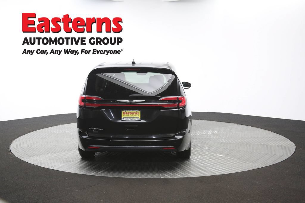 Used 2023 Chrysler Pacifica Touring-L FWD image 39