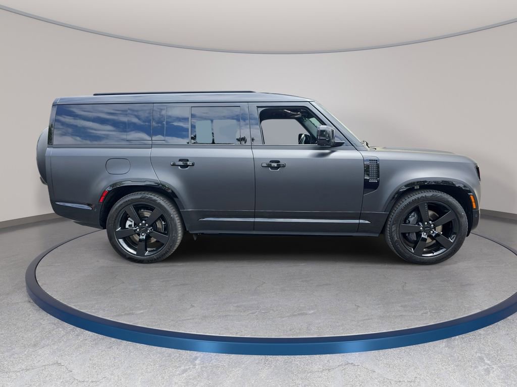 New 2026 Land Rover Defender 130 X-Dynamic SE AWD/4WD image 4
