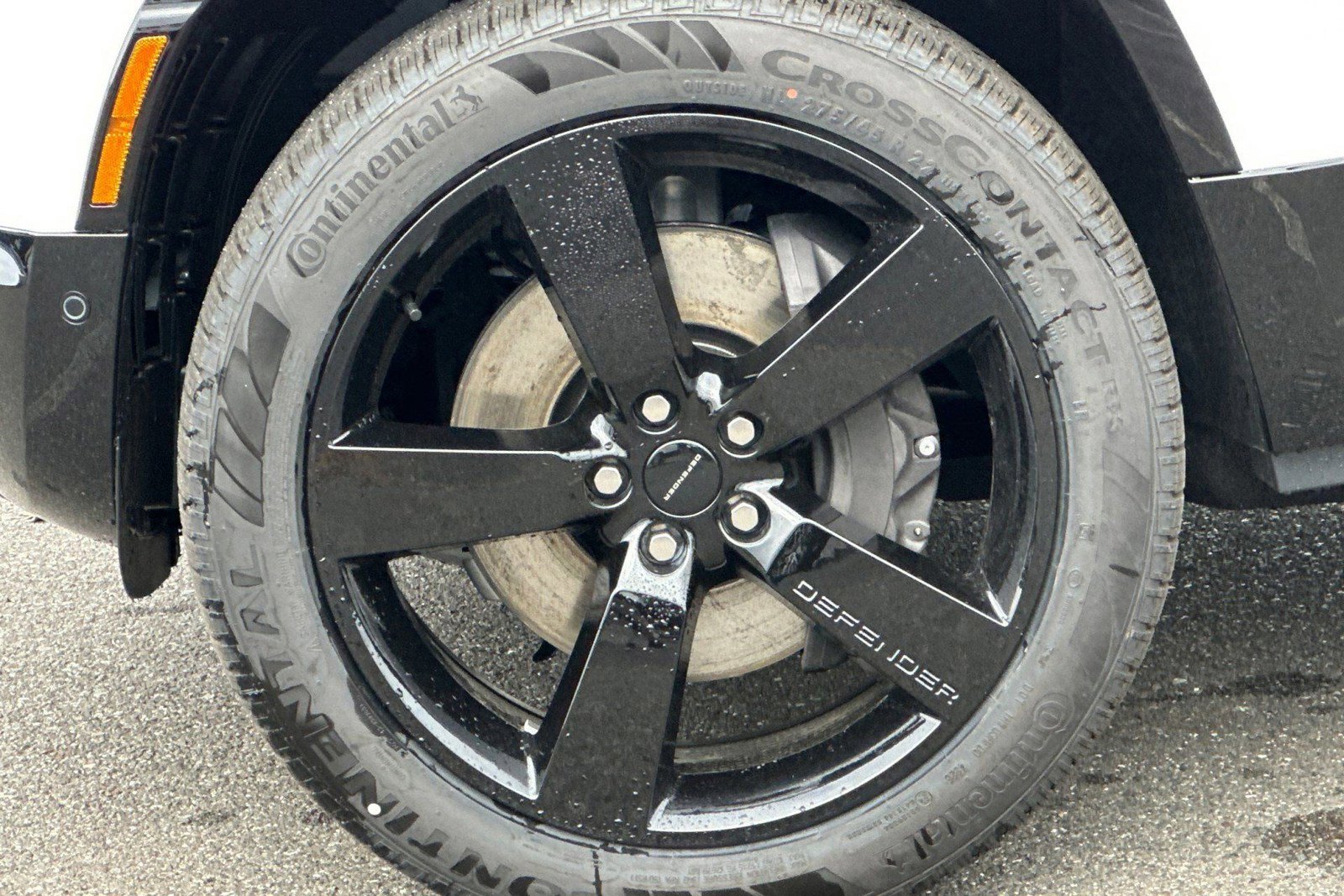 New 2026 Land Rover Defender 130 X-Dynamic SE image 12