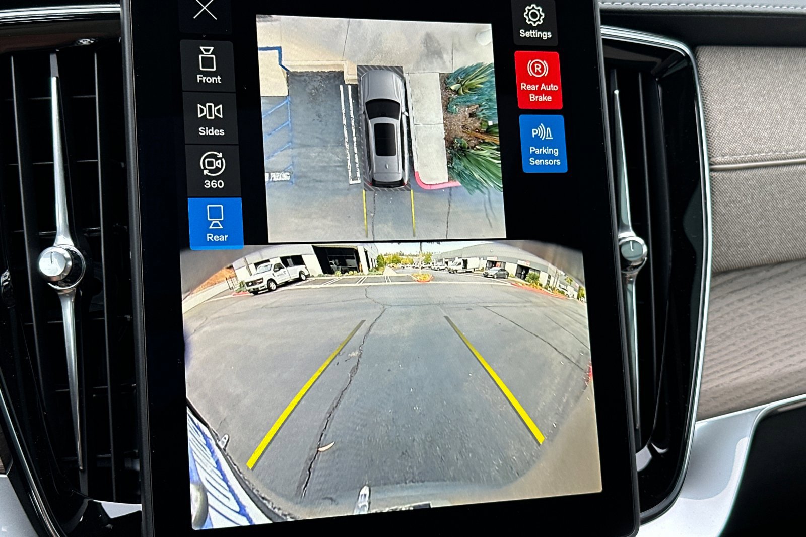 New 2026 Volvo XC90 T8 Plus AWD/4WD image 17