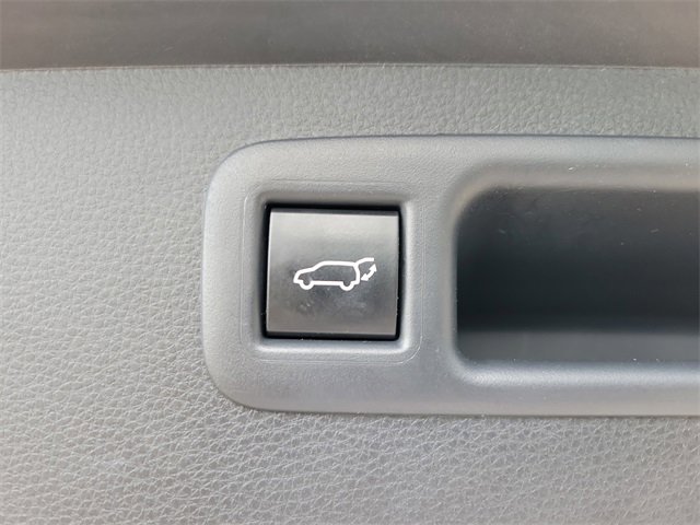 Used 2023 Toyota Highlander LE image 9