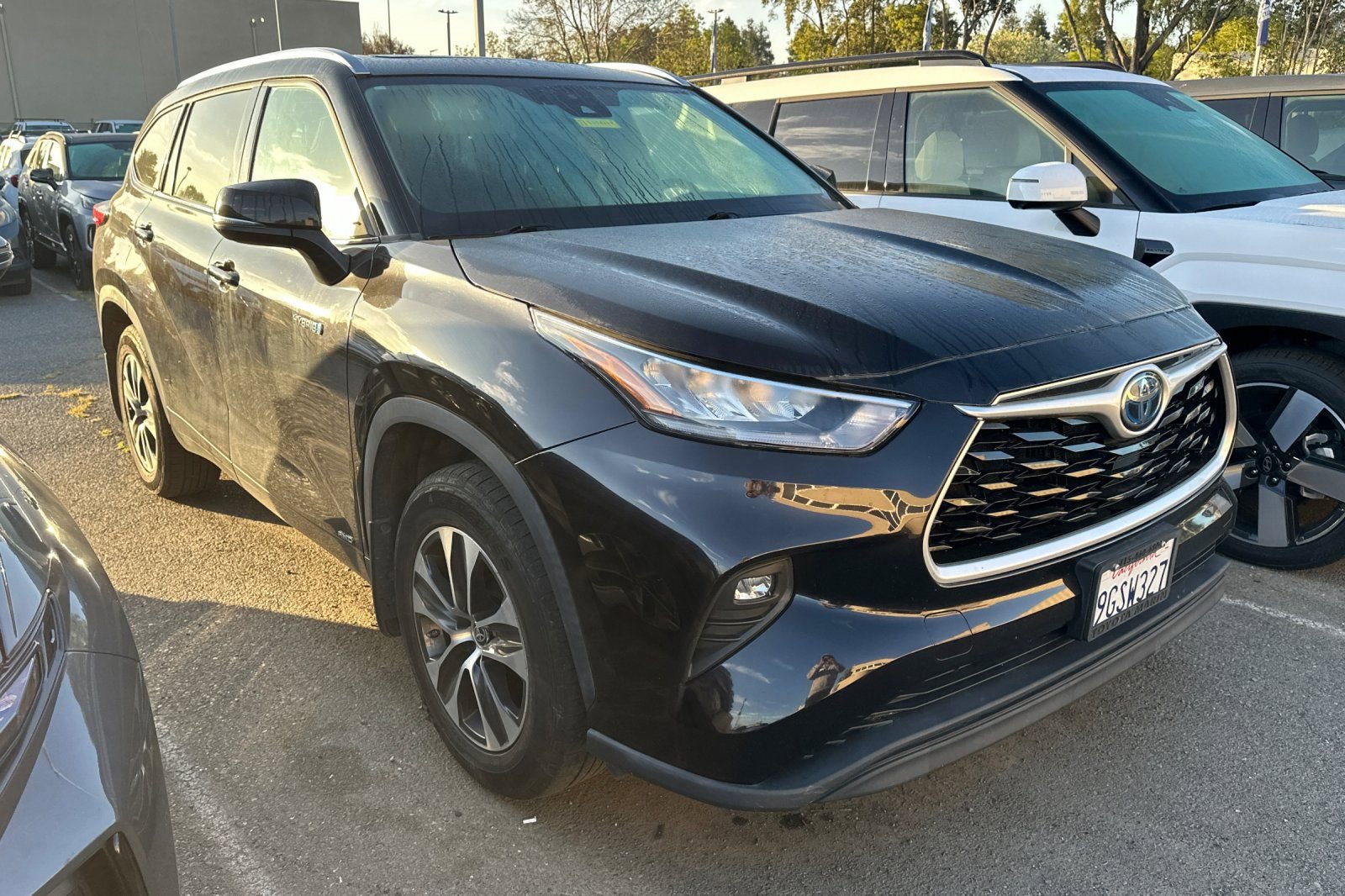 Used 2020 Toyota Highlander XLE image 2
