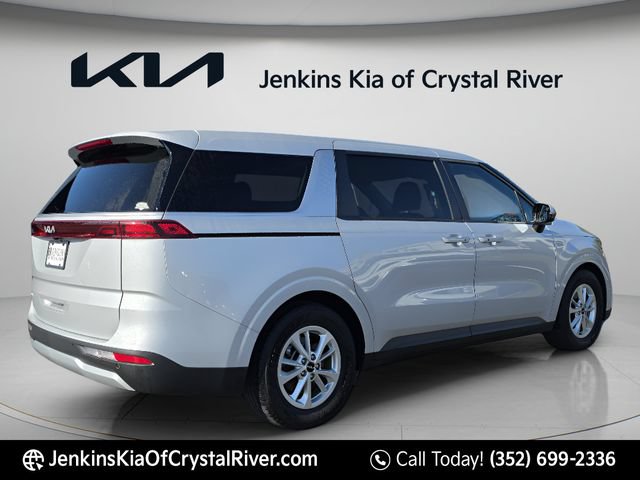 Used 2023 Kia Carnival LX FWD image 5
