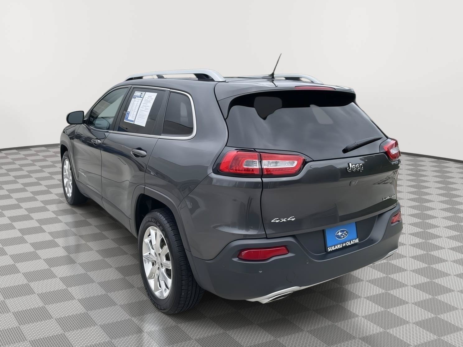 Used 2015 Jeep Cherokee Limited w/ Luxury Group AWD/4WD image 12
