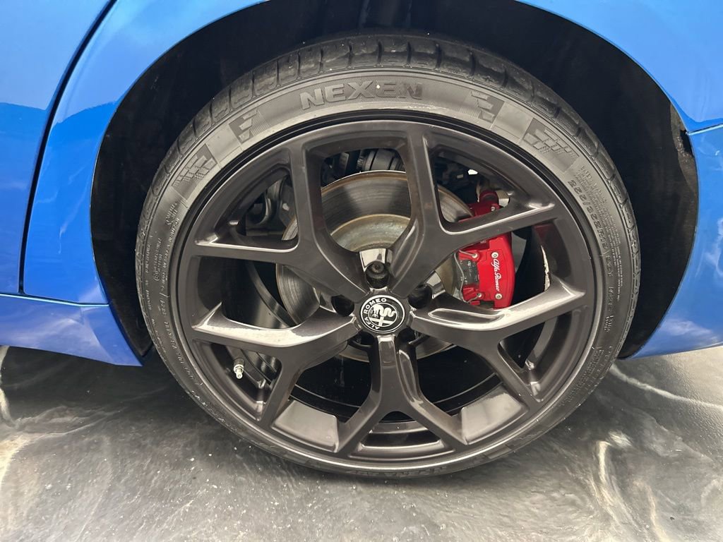 Used 2019 Alfa Romeo Giulia Ti w/ Nero Edizione image 31