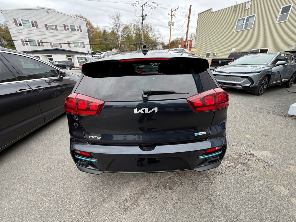 Used 2022 Kia Niro EX w/ Cold Weather Package FWD image 4