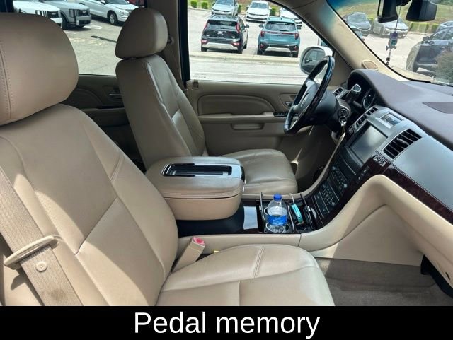 Used 2012 Cadillac Escalade EXT Premium AWD/4WD image 18