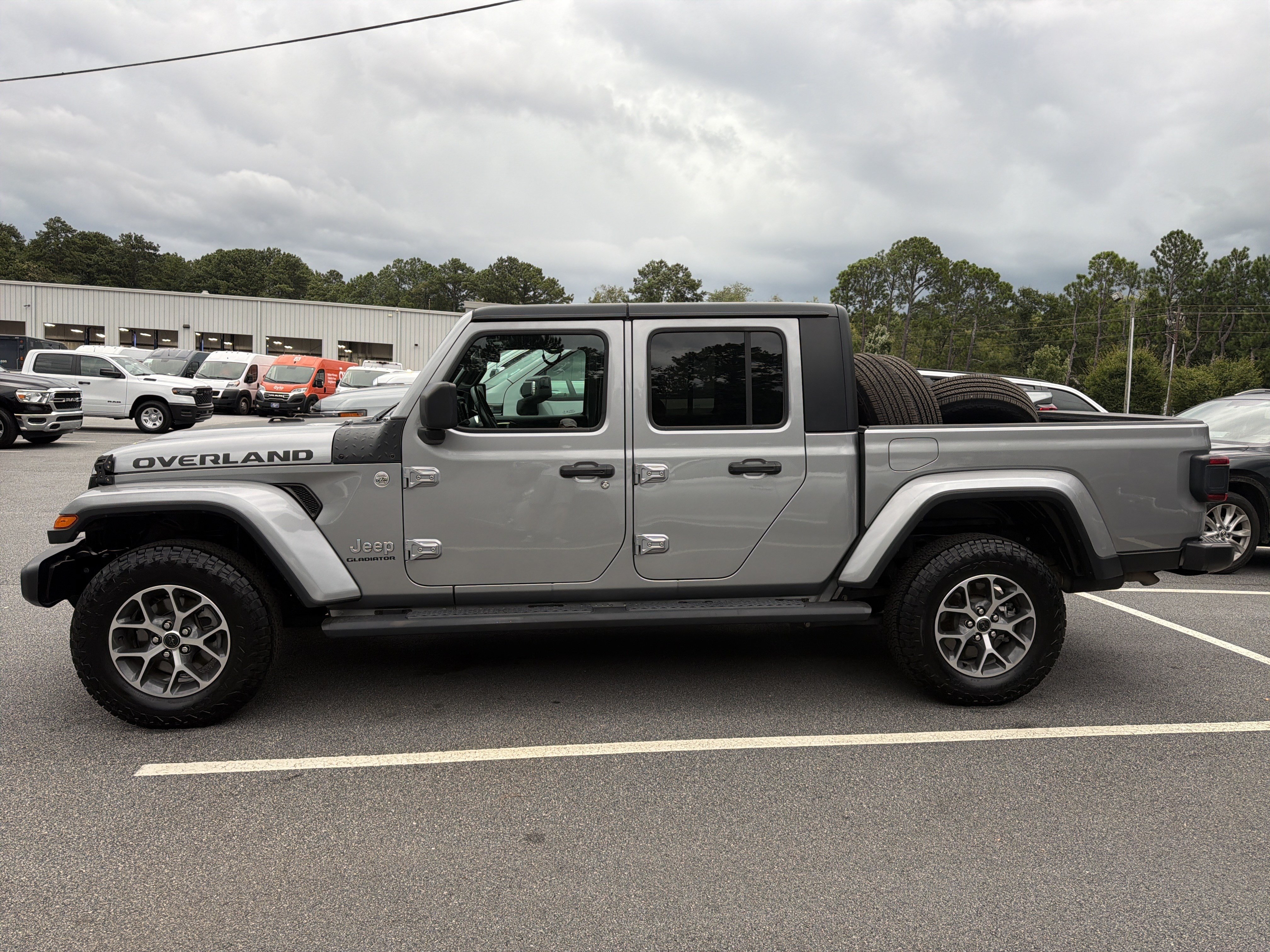 Used 2020 Jeep Gladiator Overland w/ Popular Equipment Package AWD/4WD image 4