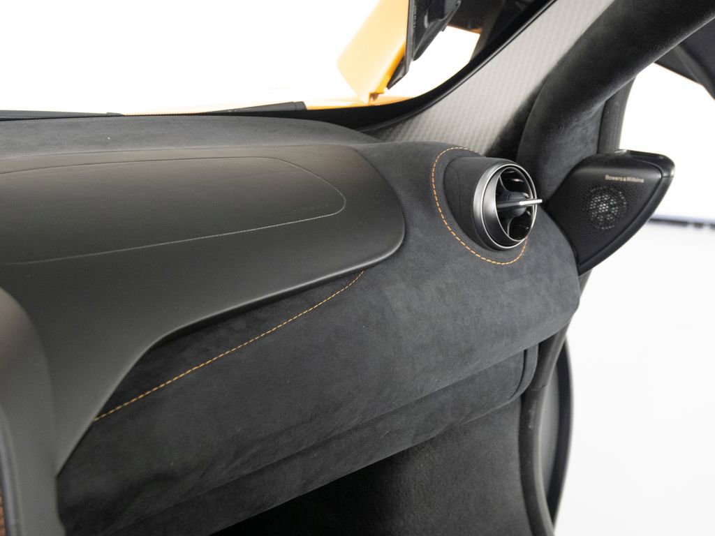 Used 2025 McLaren 750S RWD image 23