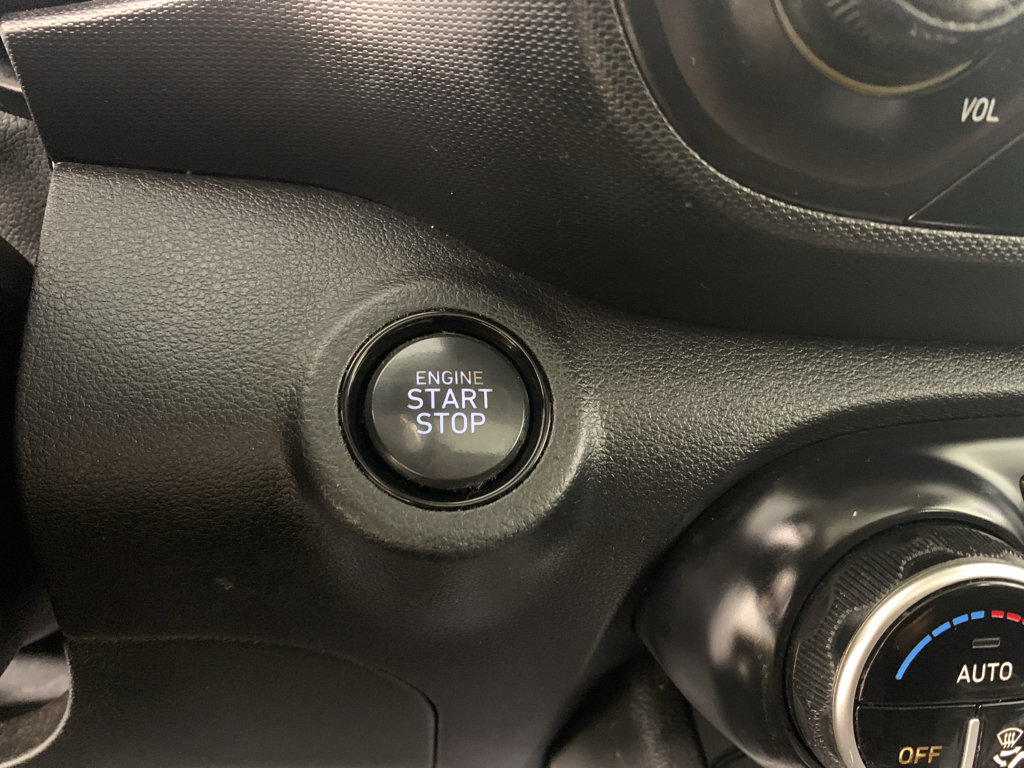 Used 2024 Hyundai Venue SEL FWD image 17