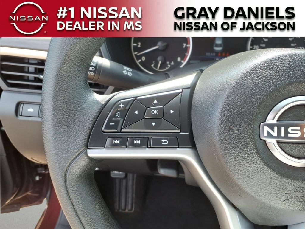 Used 2025 Nissan Altima 2.5 SV FWD image 13