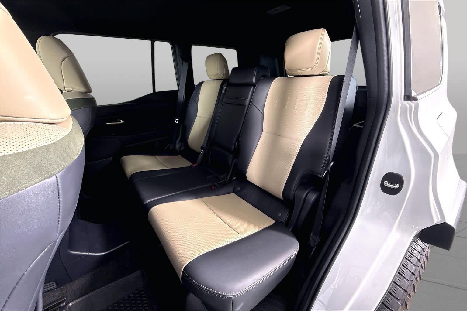 Used 2024 Lexus GX 550 AWD/4WD image 17
