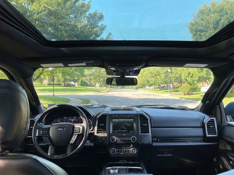 Used 2018 Ford Expedition Limited w/ Equipment Group 302A AWD/4WD image 9