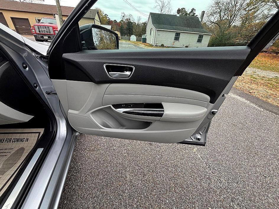 Used 2019 Acura TLX image 19