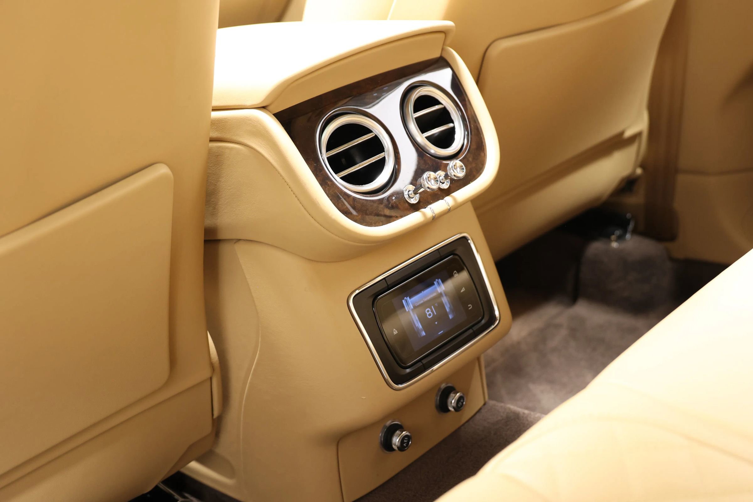 Used 2018 Bentley Bentayga AWD/4WD image 65