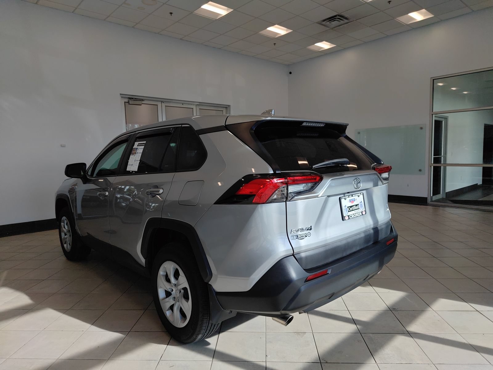 Used 2024 Toyota RAV4 LE AWD/4WD image 5