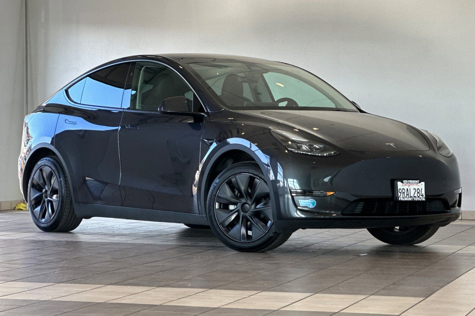 Used 2025 Tesla Model Y Long Range image 2