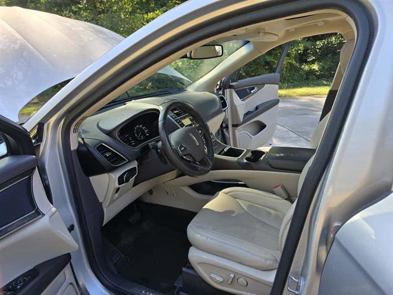 Used 2017 Lincoln MKX Reserve w/ Lincoln MKX Climate Package image 31