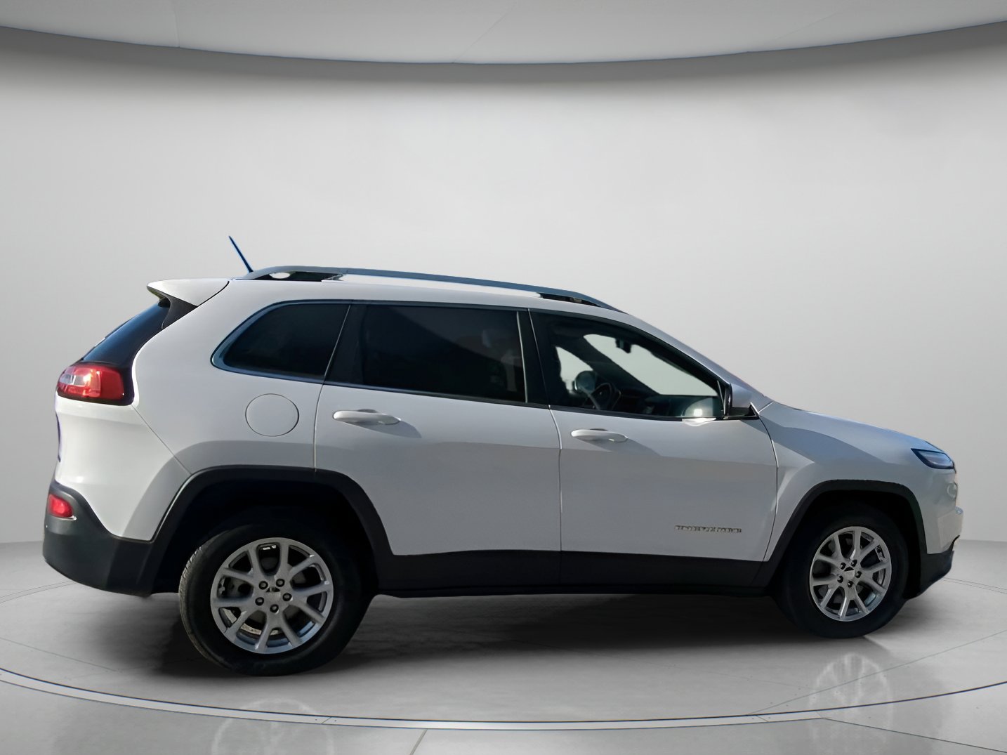 Used 2018 Jeep Cherokee Latitude w/ Safety Group FWD image 31