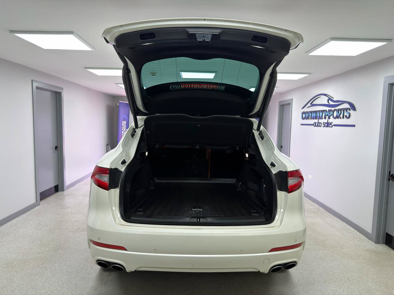 Used 2020 Maserati Levante AWD/4WD image 36