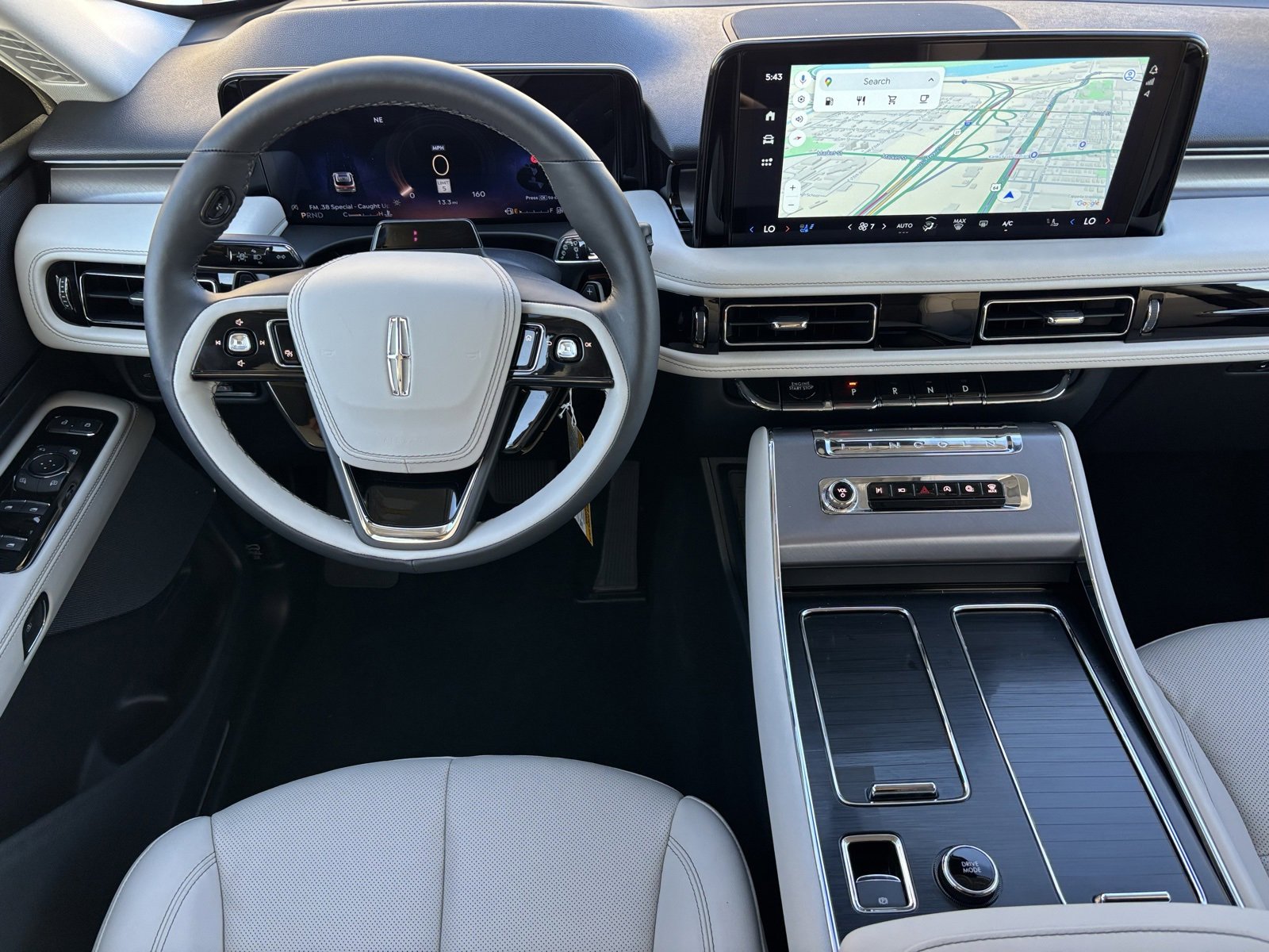 New 2025 Lincoln Aviator 2WD w/ Equipment Group 101A image 3