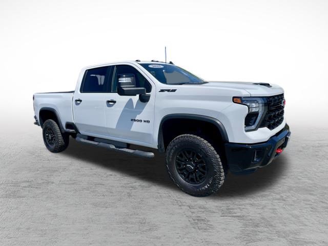 Used 2025 Chevrolet Silverado 2500 ZR2 w/ Technology Package AWD/4WD image 3
