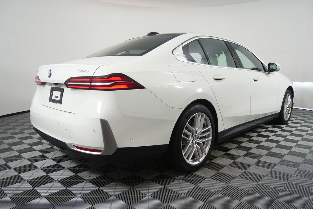 Certified 2025 BMW 530i xDrive w/ Executive Package AWD/4WD image 3