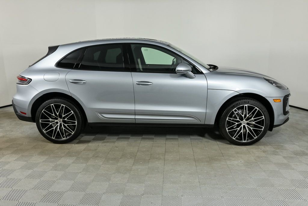 Certified 2025 Porsche Macan image 28