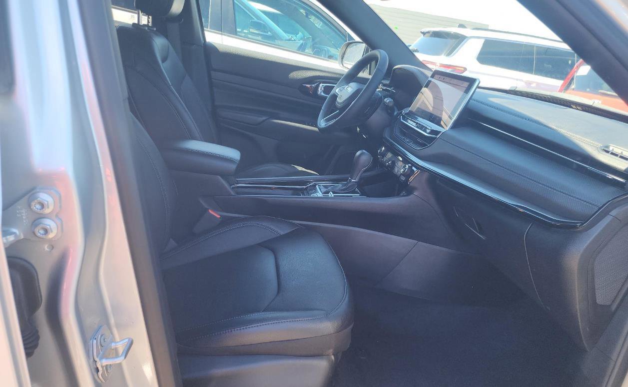 Used 2025 Jeep Compass Limited w/ High Altitude Package image 8