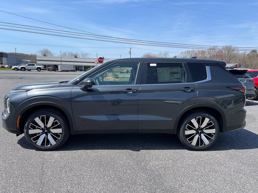 New 2026 Mitsubishi Outlander SE image 2