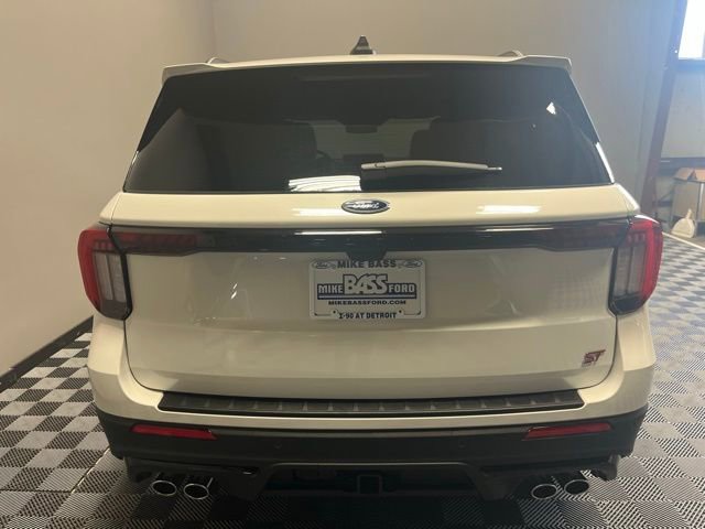 Used 2025 Ford Explorer ST image 4