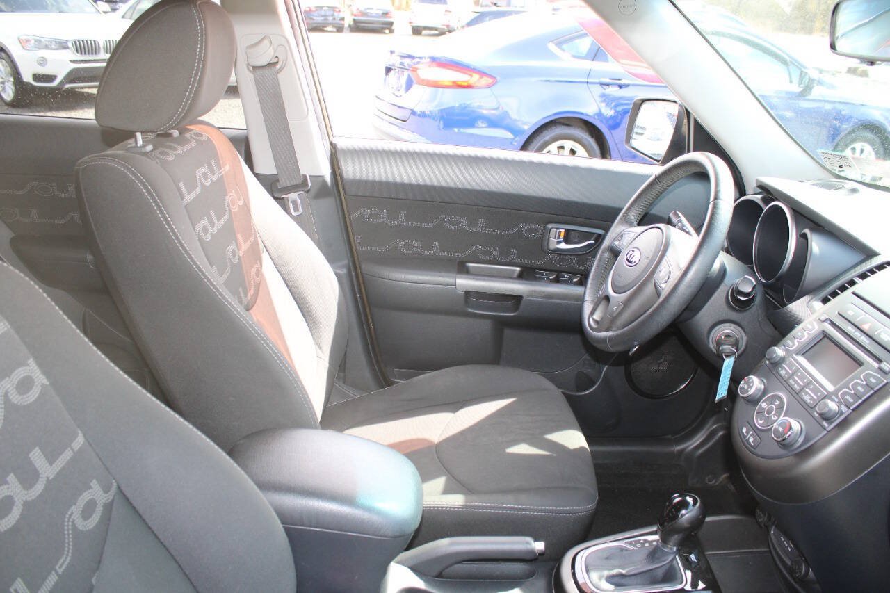Used 2012 Kia Soul + FWD image 11